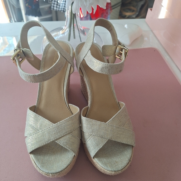 Micheal Kors Cream Sandals - Picture 5 of 9